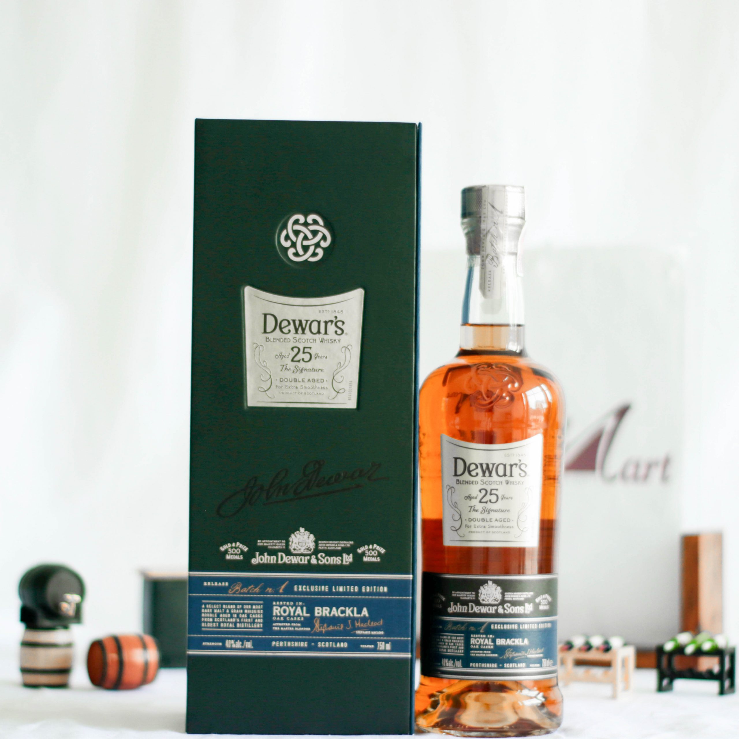 Dewars-25-scaled-1.jpg Dewar's 25 Aged Years Blended Scotch Whisky - Image 1
