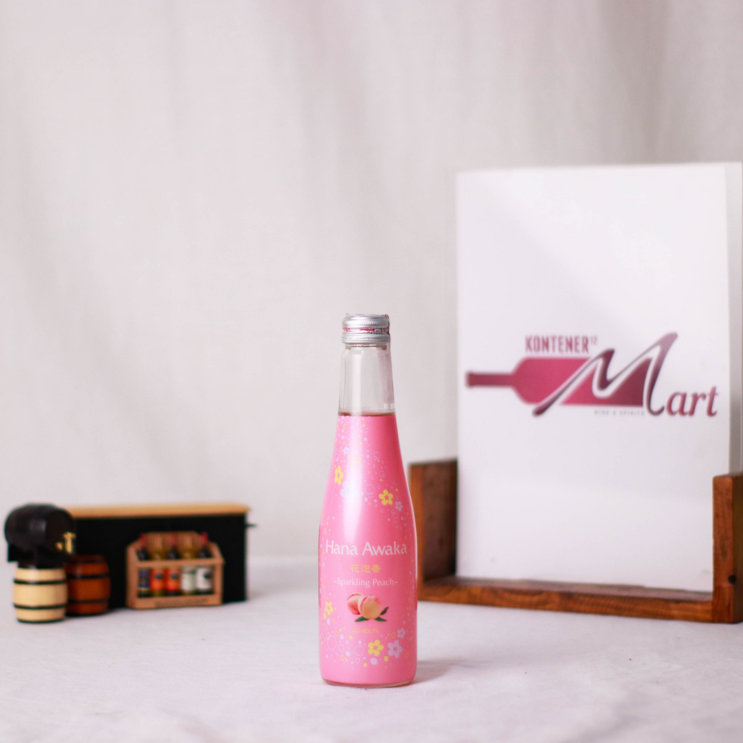 HANA-AWAKA-SPARKLING-PEACH-scaled-1.jpg Ozeki Hana Fuga Sparkling Sake Peach 250ML - Image 1