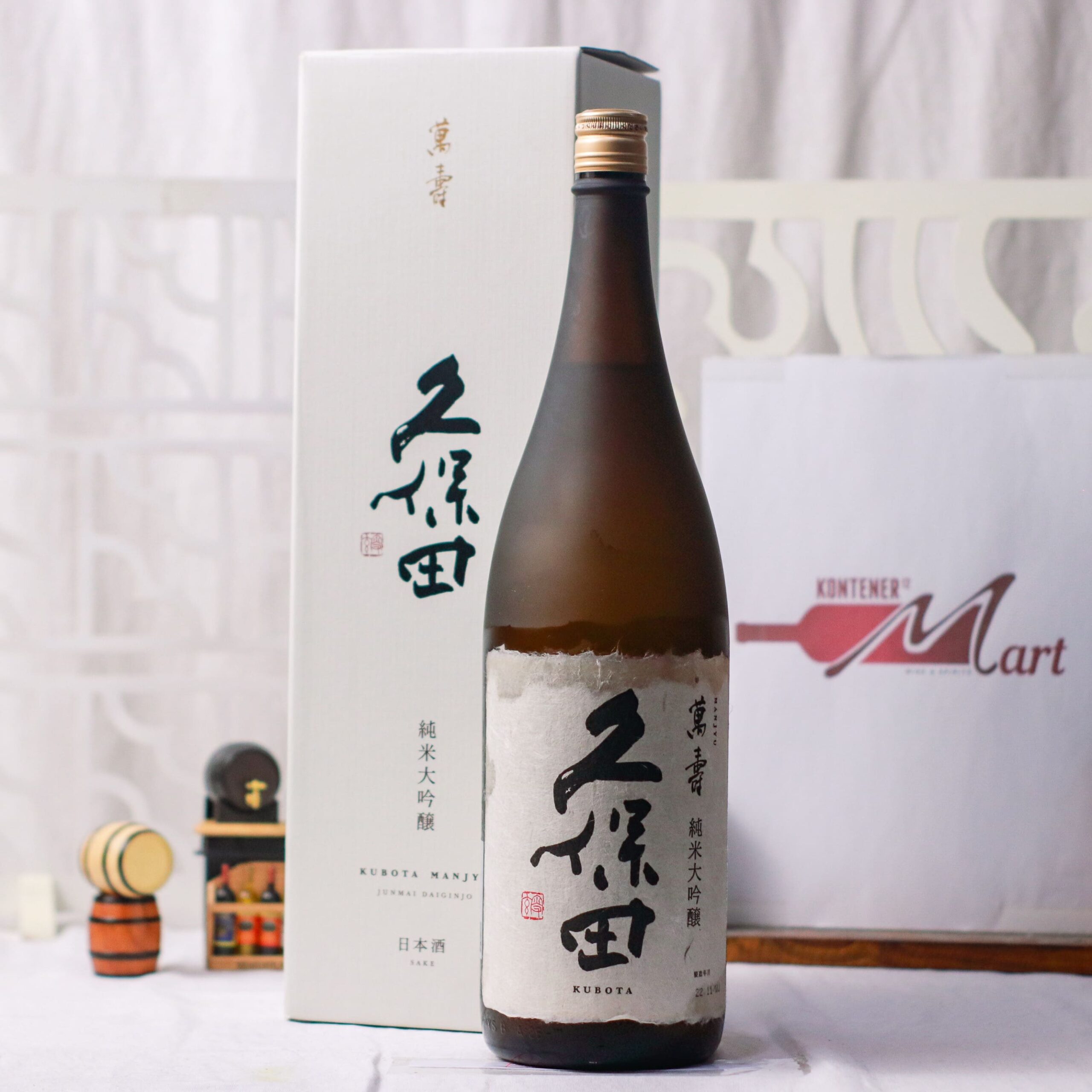 KUBOTA-MANJU-JUNMAI-DAIGINJO-18L-scaled-1.jpg Kubota Manju Junmai Daiginjo 1.8L - Image 1